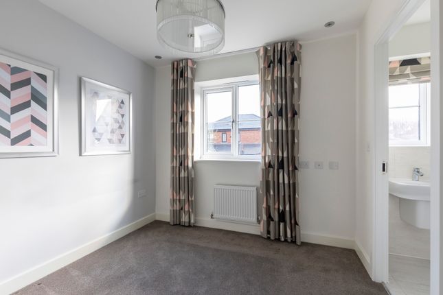 4, Furrow Close, Cheltenham photo 5