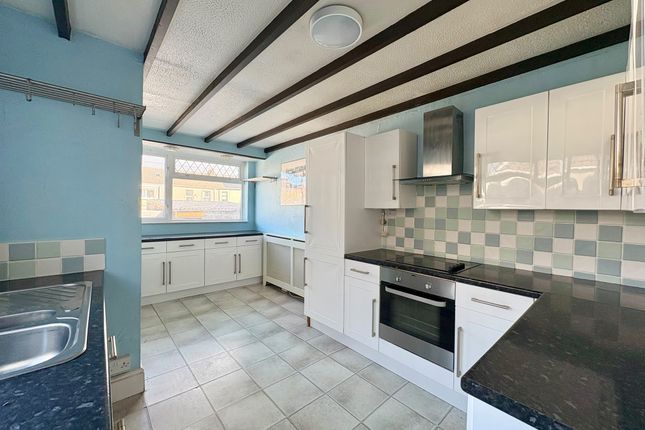 Lakefield Place, Llanelli photo 5