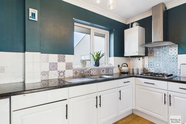 2 Coppins Court Flansham Park, Bognor Regis photo 3