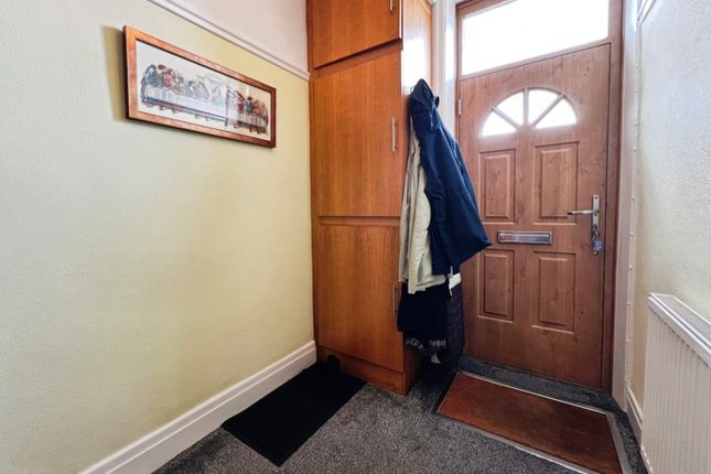 7, Blakehill Avenue, Bradford photo 3