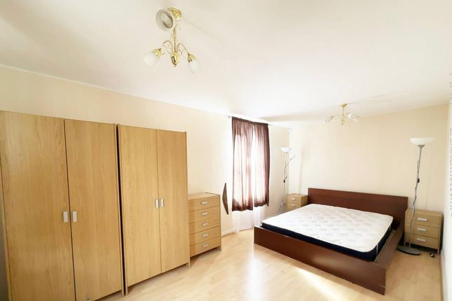 2 Alders Close, london photo 2