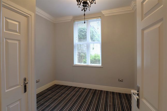 Flat for sale in Clarence Road, Bollington, Macclesfield