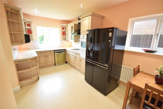 45, Wike Ridge Avenue, Leeds photo 4