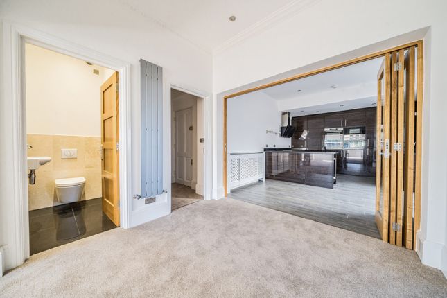 Flat 10 Goddington Manor,, Court Road, Kent photo 3