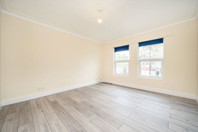 MR PLOT, 376 Top, Hanworth Road, Hounslow photo 4