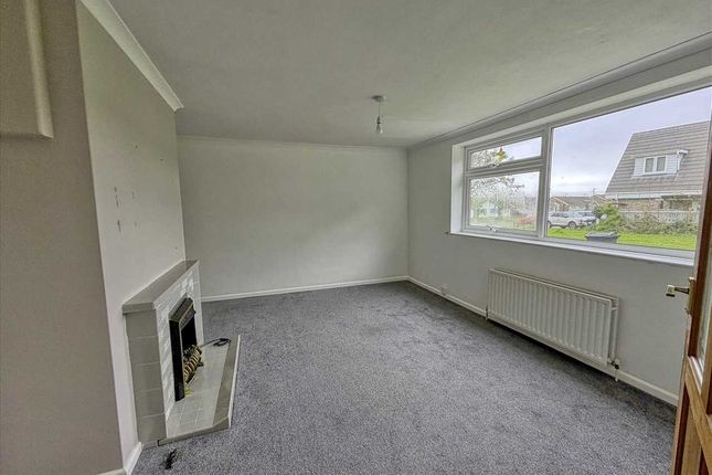 39, Woodside, Walton on the naze photo 4