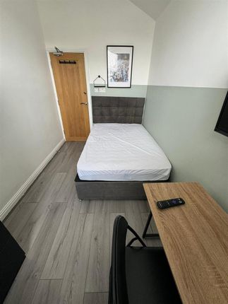 Room to rent in Talbot Road, Bearwood, Smethwick