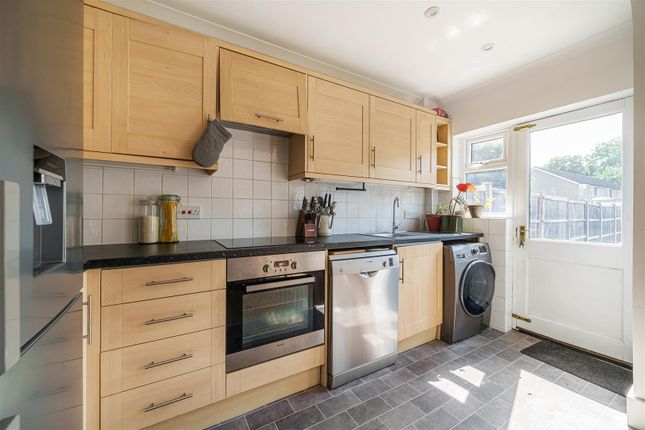 275, Worplesdon Road, Guildford photo 4