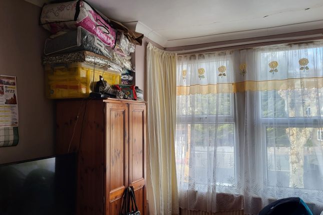 6B Minet Avenue, London photo 4