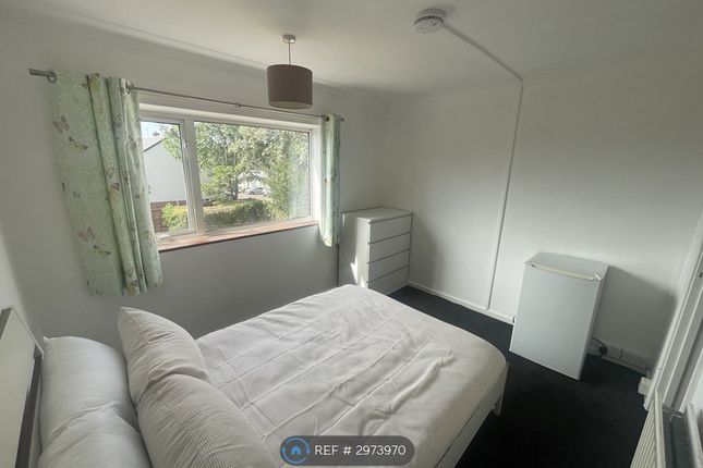 Broadwater Crescent, Stevenage photo 3