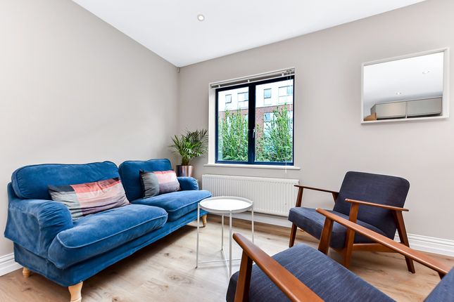 Flat to rent in 3 Manor Gardens, London