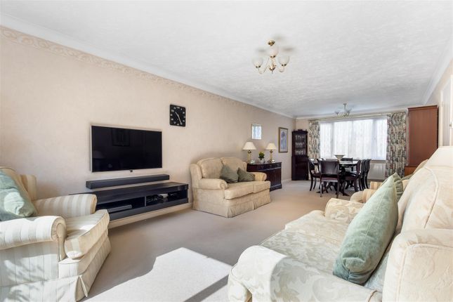 4, Chester Close, Potters Bar photo 4