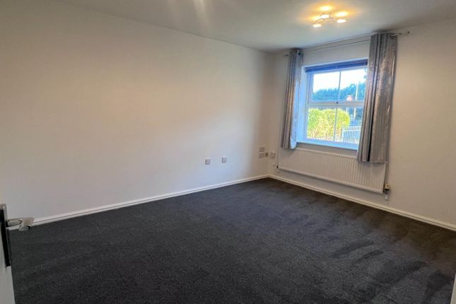 309, Longacres, Bridgend photo 3
