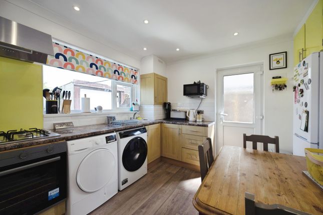 37, Oakwood Road, Hampshire photo 4