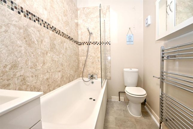 Flat 2, 70A, Cavendish Place, Eastbourne photo 4
