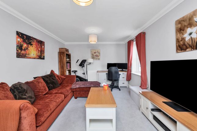 70 Clover Way, Royston photo 2