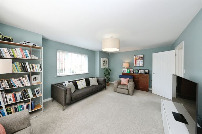 10, Willow Drive, Worksop photo 3