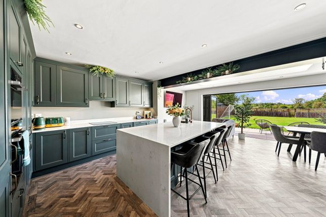 6, Marklands Chase, Astley photo 4