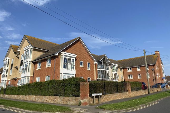 Thumbnail Flat for sale in Roundhay Avenue, Peacehaven