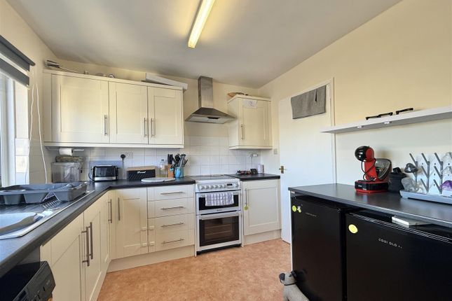 7 Clennon Court, Castor Road, Brixham photo 3