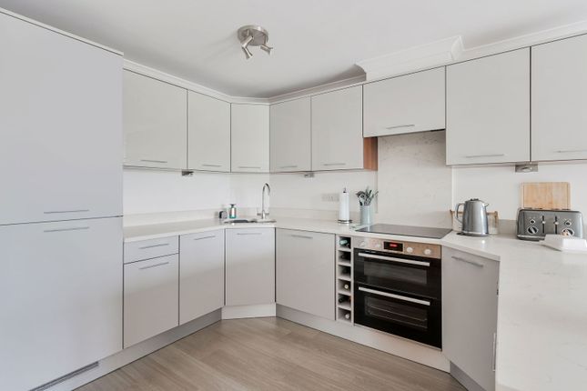 Woodcote House,Flat 4, Eastbourne Road, Godstone photo 2
