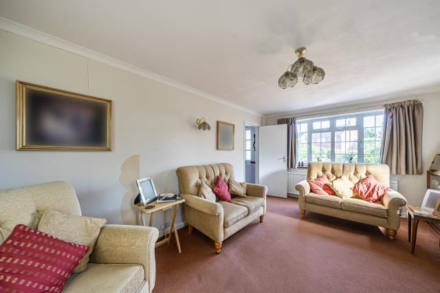 22, Pine Wood, Sunbury-On-Thames photo 4