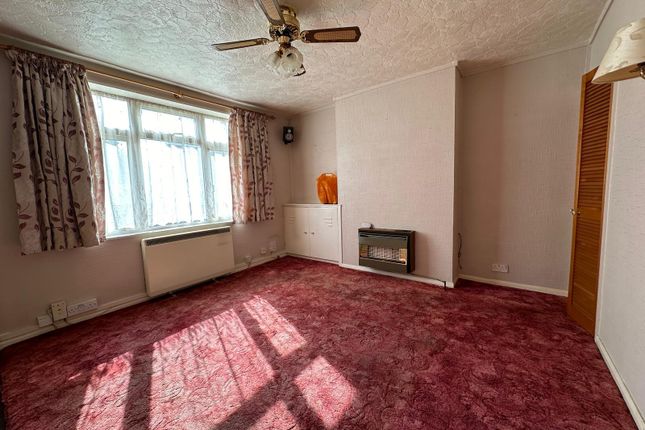 20 Pinkwell Lane, Hayes photo 2