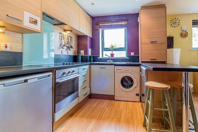 Flat 2/Hurricane House, Gunyard Mews, London photo 4