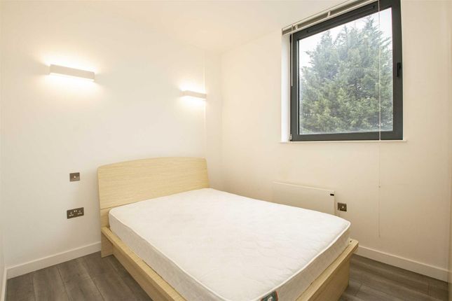 Flat to rent in Capital Drive, Milton Keynes