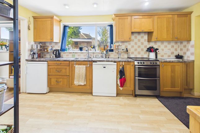 47 New Road, Kingham photo 4
