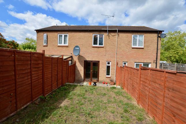28, Fishermead Boulevard, Milton Keynes photo 3