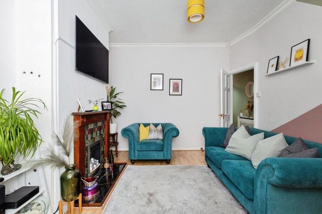 15 Eileen Grove, Manchester photo 4