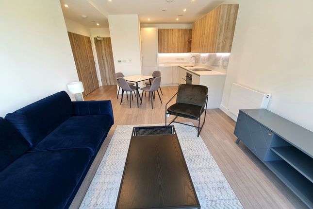 306, Flagstaff Road, Bankside Gardens, Greenpark Village, Reading photo 3