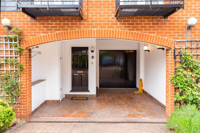 46 Harvest Lane,, Thames Ditton, Surrey photo 3