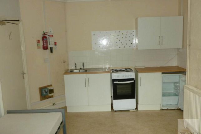 Room      Rosebery Road, Norwich photo 3