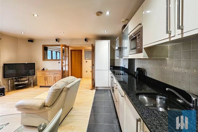 3, Lime Tree Court, Huddersfield photo 4