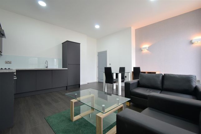 Flat 1, Smith House Two, 20 Forest Road, Feltham photo 4