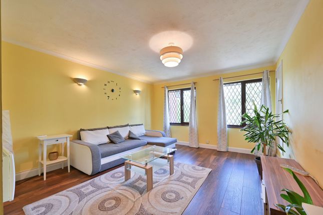 Ebury Road, Watford photo 4