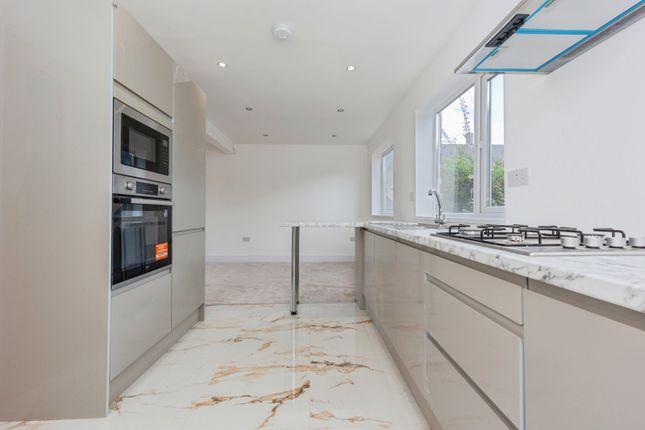 5, Spalding Drive, Greater Manchester photo 4