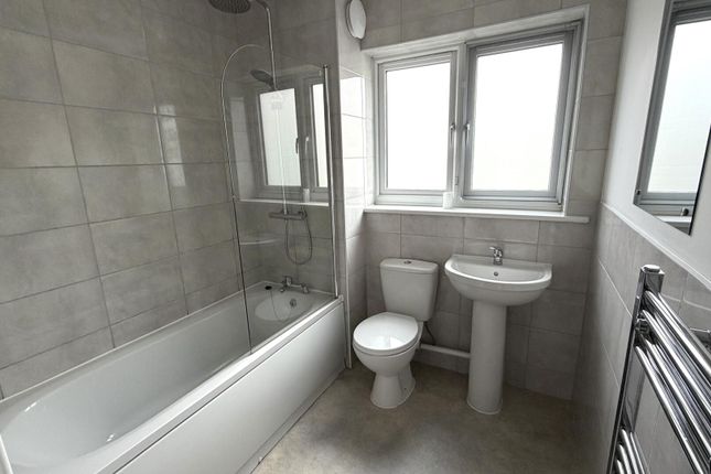 19, Conners court, Nuneaton photo 4