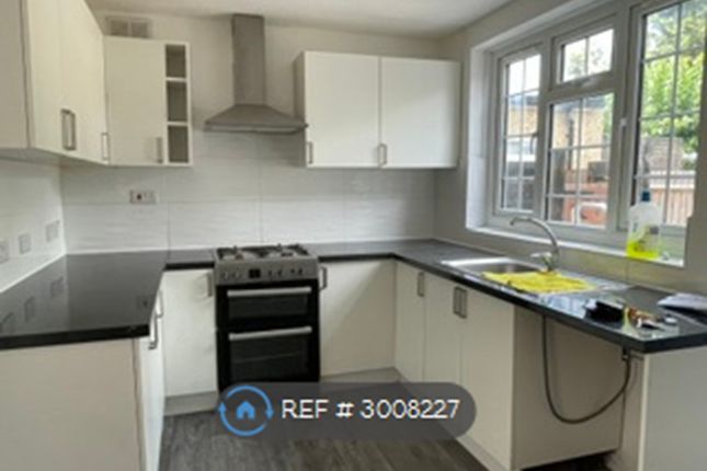 3, Croft Road, Enfield photo 5
