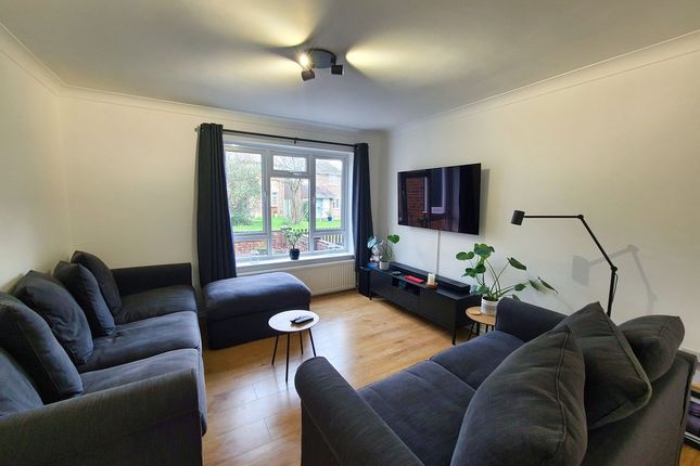 23, Buckland Gardens, Southampton photo 3
