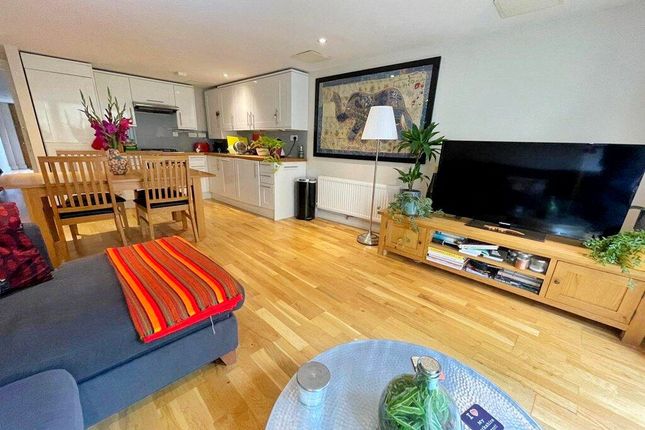 Thumbnail Flat to rent in Clarence Road, Bounds Green, London