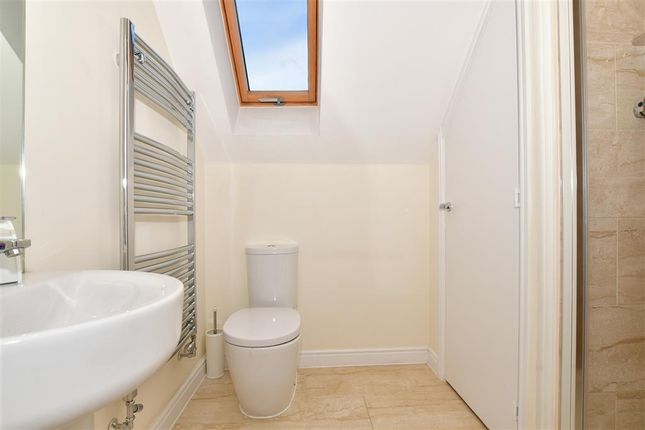 Town house for sale in Germander Avenue, Halling, Rochester, Kent