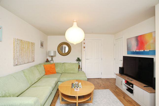 Hertz Close, Rugby photo 4