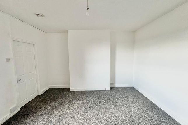 22 Chatsworth Gardens, Byker, Newcastle upon Tyne photo 2