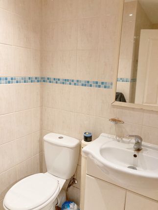 222 Martin Way, MORDEN, London photo 4