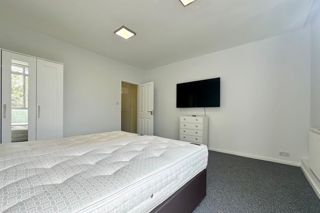 Hallfield Estate, London photo 3