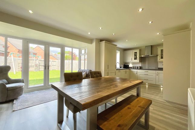1 White Iris Place, Nantwich photo 3