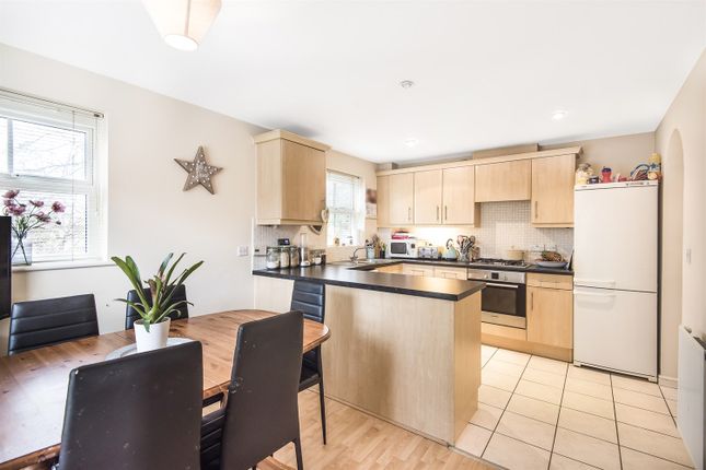 25 Dowles Green, Wokingham photo 4